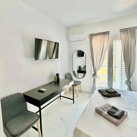 Seafront Residences Loutra Oraias Elenis
